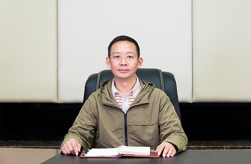 副校长（800）.jpg
